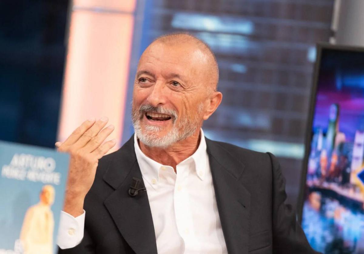 Arturo Pérez Reverte más duro que nunca con Pedro Sánchez Vendería a